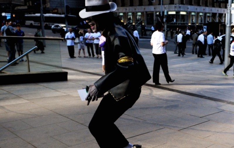 Michael Jackson s-ar putea să aibă un fiu biologic