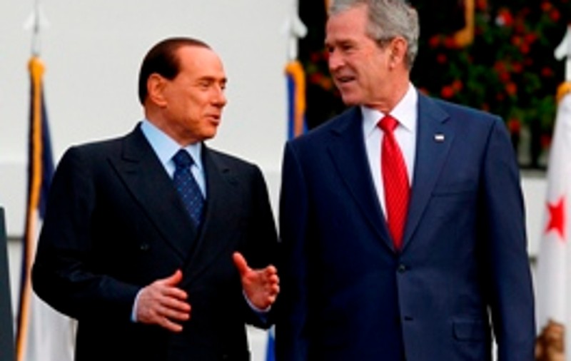 Silvio Berlusconi a rupt o tribună la Casa Albă!