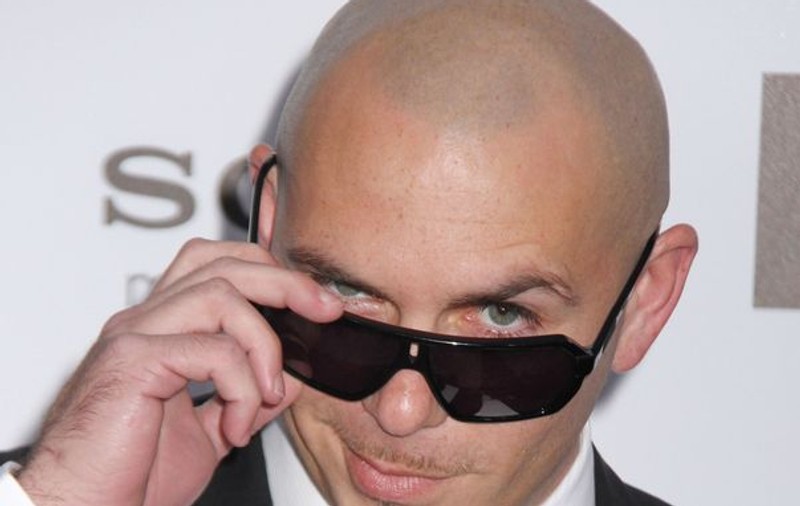 Pitbull, obligat să cânte în Alaska, din cauza unei farse a internauților