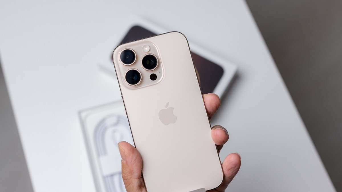 iPhone 16 PRO Desert Titanium