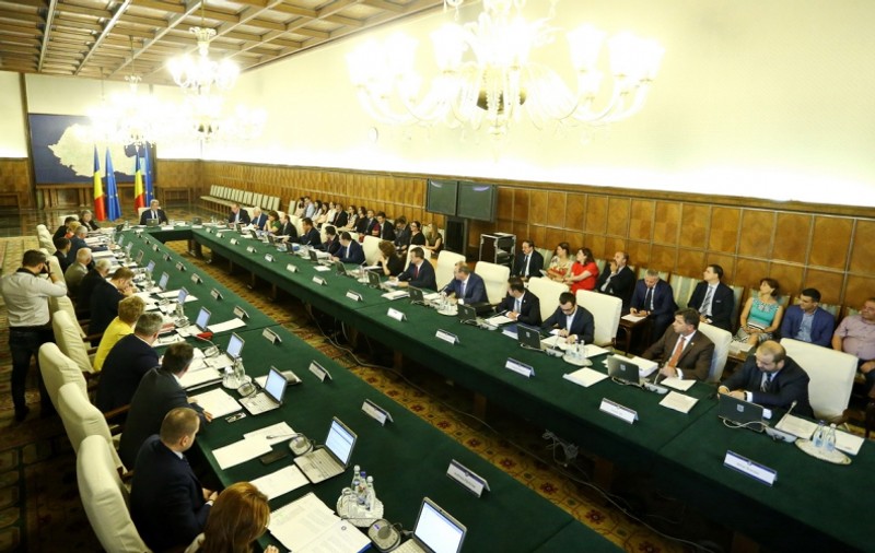 Guvernul propune o lege a manualului școlar