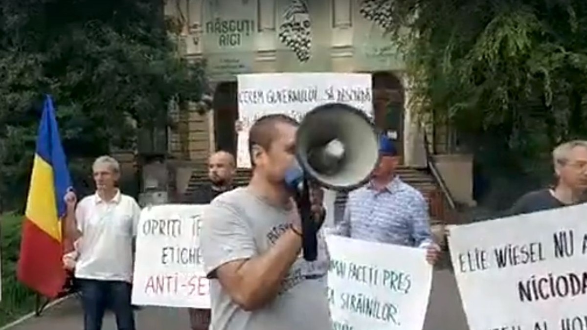 Protest împotriva construirii Muzeului Holocaustului în curtea Muzeului Antipa. „Salvați pășunea girafei”