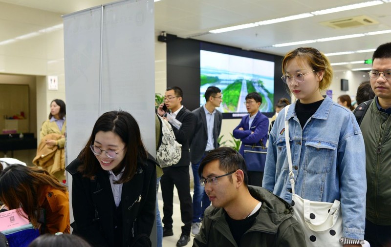 China suspendă publicarea cifrelor privind șomajul în rândul tinerilor, pe fondul unei încetiniri a economiei