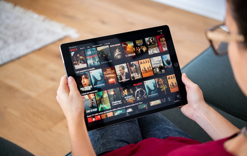 Netflix ar putea interzice 100 de milioane de conturi care partajează parole