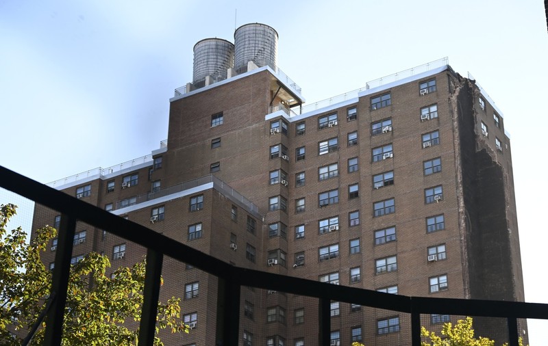 Un bloc de 20 de etaje s-a prăbușit în New York, din cauza unei explozii de gaze | VIDEO