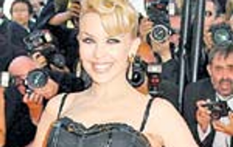 Kylie Minogue, supusa unei operatii pentru a face copii