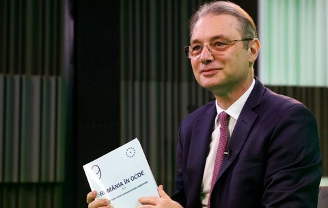 Cu ce echipă ține Luca Niculescu, noua propunere de premier a președintelui Nicușor Dan. „Nu i-am dat pace mamei până nu m-a dus la meci!”