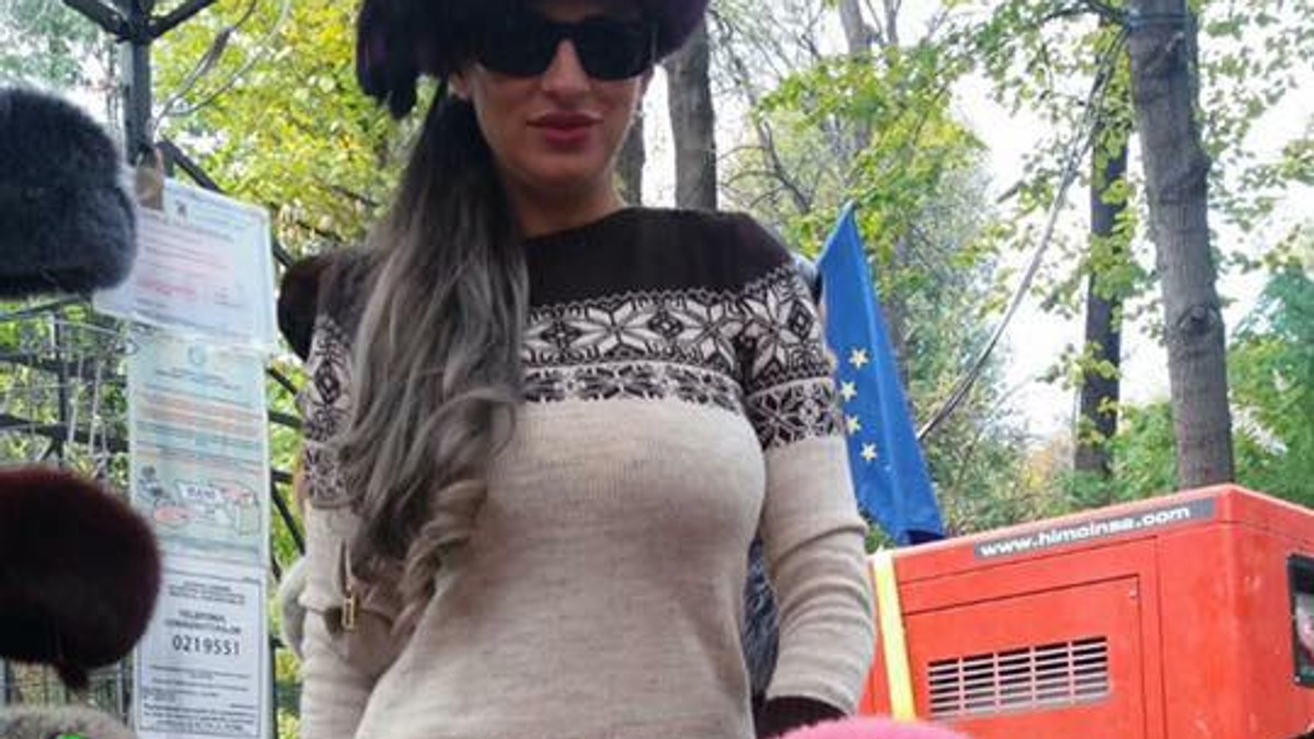 Cum se comportă soțul Sânzianei Buruiană cu fiica lor. "Eu sunt mai strict, mai rece cu ea"