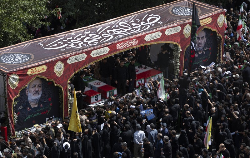 Iranul organizează funeralii de stat pentru liderii militari și oamenii de știință uciși în războiul cu Israel: „Moarte Americii!” I VIDEO