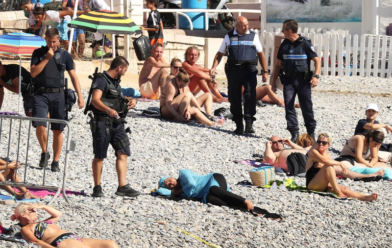 Femeile musulmane din Franța au liber la burkini! Hotărârea prin care era interzis costumul de baie islamic a fost invalidată
