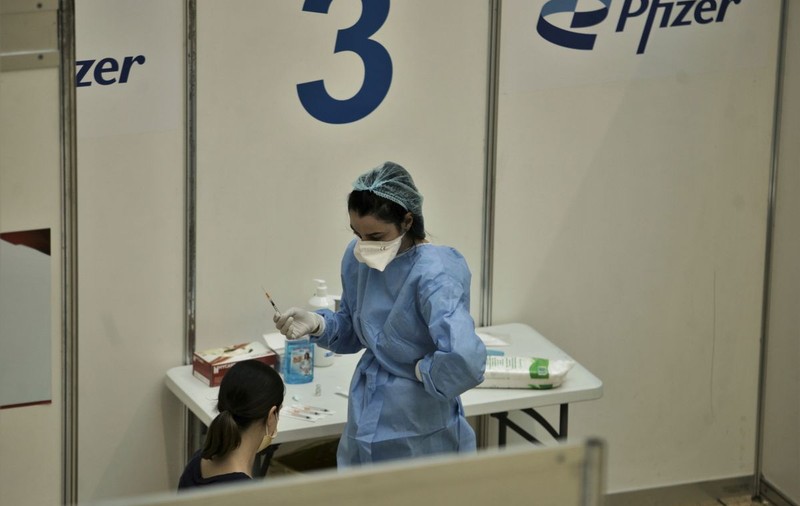 Patru persoane nevaccinate, în echipa care imunizează la un centru din județul Giurgiu