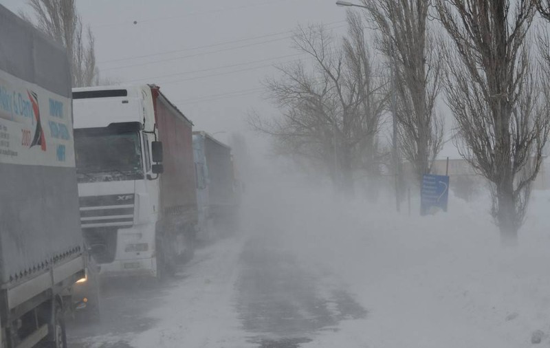 DRUMURI ÎNCHISE din cauza zăpezii!