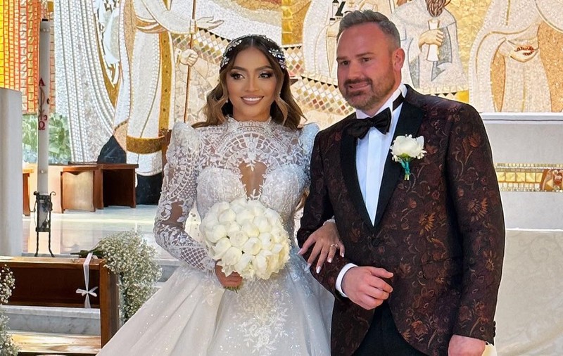 Bella Santiago s-a căsătorit religios cu Ionuț Grigore. Cum arată cântăreața din Filipine în cele două rochii de mireasă