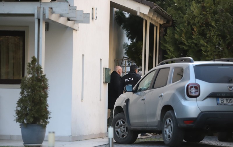 Percheziții cu mascații la doctorul Cristian Andrei, acuzat că a agresat sexual foste cliente. Cum au intrat polițiștii în casa psihoterapeutului | VIDEO