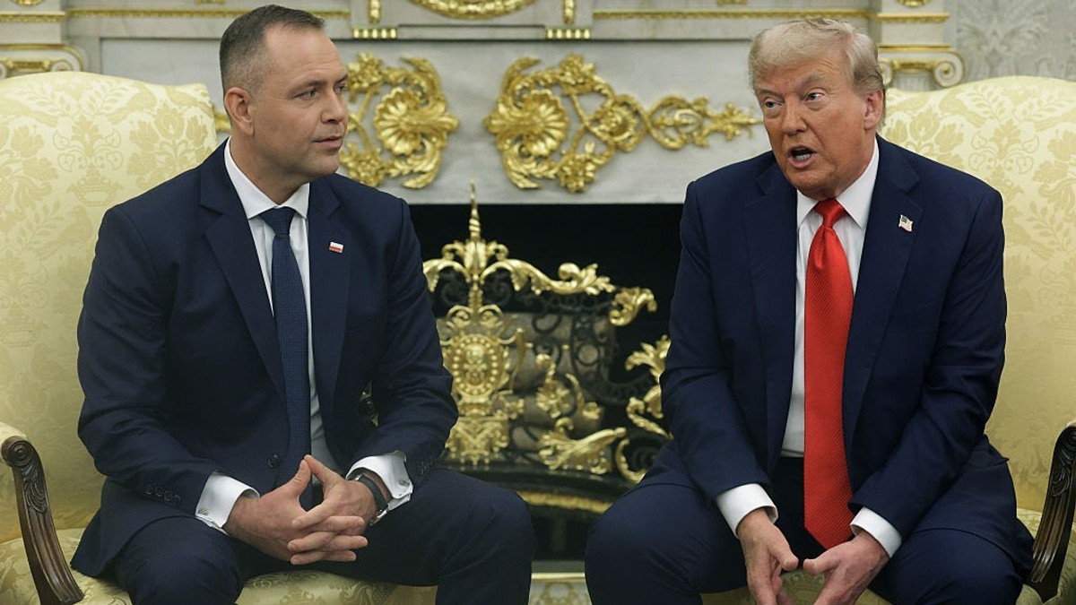 Președintele polonez Karol Nawrocki (stânga), primit de către Donald Trump la Casa Albă. Imagine cu caracter ilustrativ Sursa foto: Getty Images