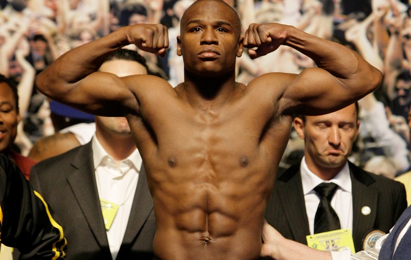 Mayweather revine oficial în ring. Va boxa cu irlandezul McGregor