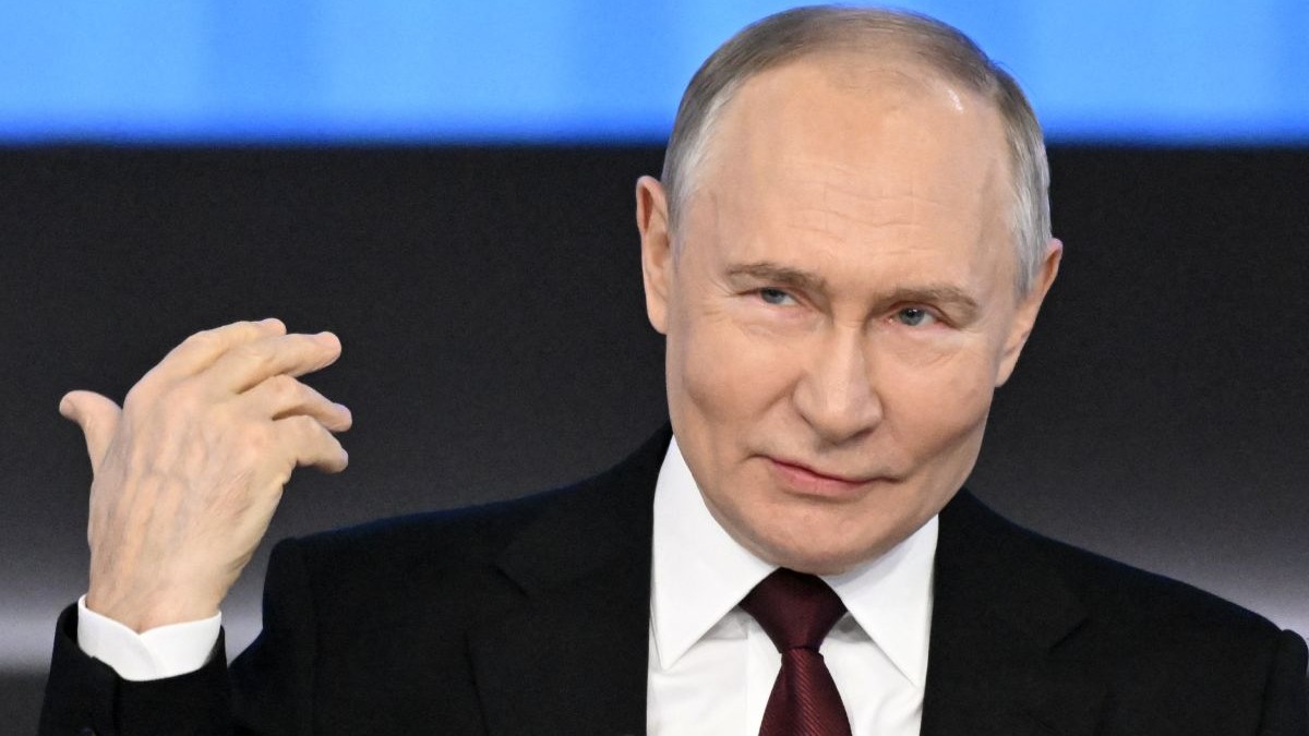 Vladimir Putin, îmbrăcat în costum, la conferința anuală pentru poporul rus din 19 decembrie 2024