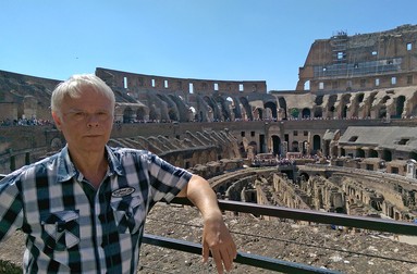 Dan Sandu, la Colosseum, în Roma