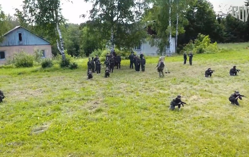 Raport. Rusia are o reţea de peste 200 de tabere pentru reeducarea și militarizarea copiilor răpiți din Ucraina: „Putem vedea tranşee, poligoane de tragere, terenuri de paradă”