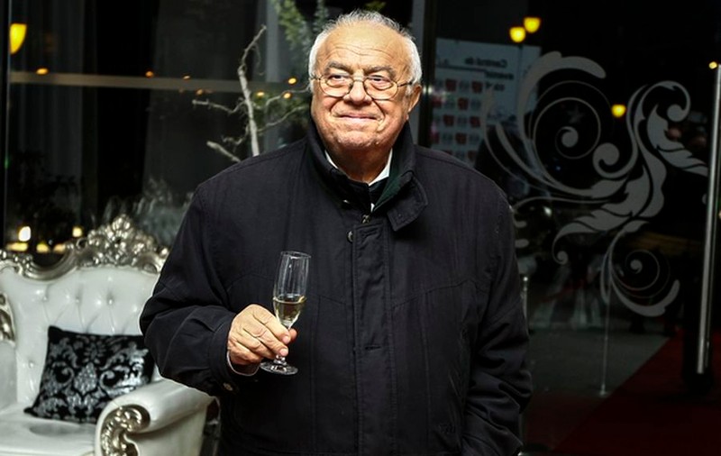 Alexandru Arşinel a depăşit perioada grea. La premiile VIP actorul a savurat şampanie şi a fost în mare formă | FOTO
