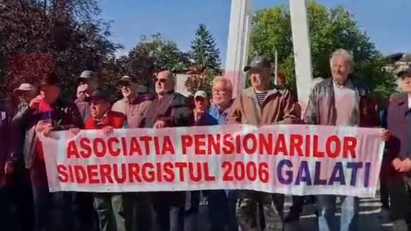 Oameni adunați la un protest