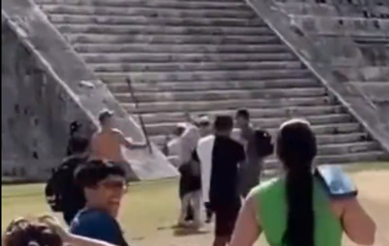 Turist polonez agresat de localnici, după ce a urcat treptele templului sacru Kukulcan, un sit protejat din patrimoniul UNESCO, în Mexic