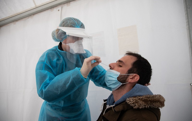 Trafic cu false certificate de teste negative Covid, în Marea Britanie, Franța, Spania și Olanda