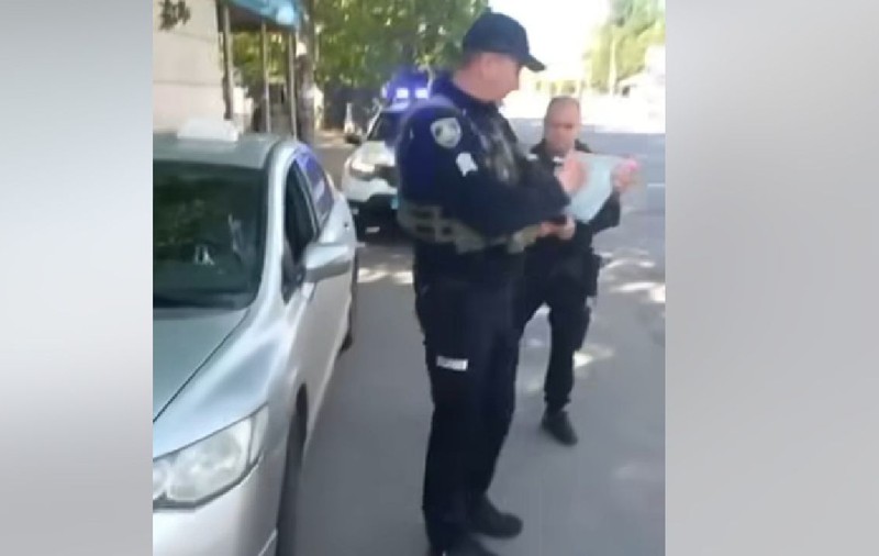 Poliția, acuzată că amendează șoferii care se ascund de drone, în Ucraina: „Ai parcat ilegal!” | VIDEO