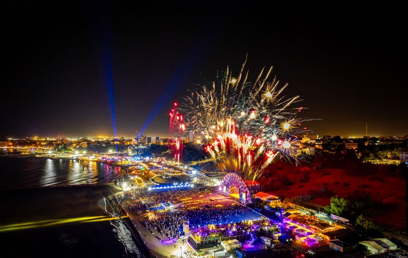 Festivalul NEVERSEA, ziua 1 - peste 65.000 de participanți. Lil Uzi Vert a făcut un show total pe mainstage, zecile de mii de fani au cântat alături de rapperul american