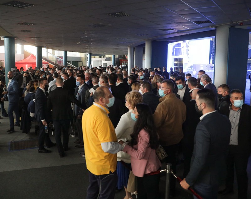 Cum se votează la congresul PNL. Îmbulzeală la cabine, premierul Cîțu spune că „evenimentul a fost organizat bine”