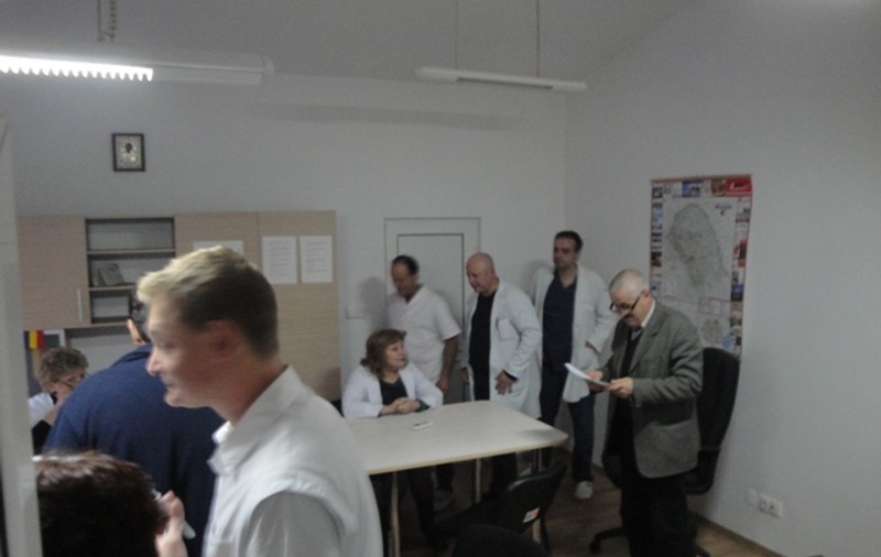 Conducerea spitalului le-a tăiat medicilor din sporuri ca să strângă fonduri pentru reţeta electronică