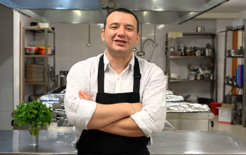 Cine este Marius Tudosiei, co-prezentator al emisiunii „Chefi fără limite”. Show-ul culinar va avea premiera pe 20 februarie