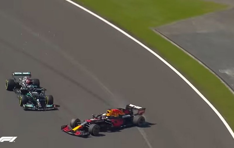 Accident în Formula 1 între Max Verstappen și Lewis Hamilton