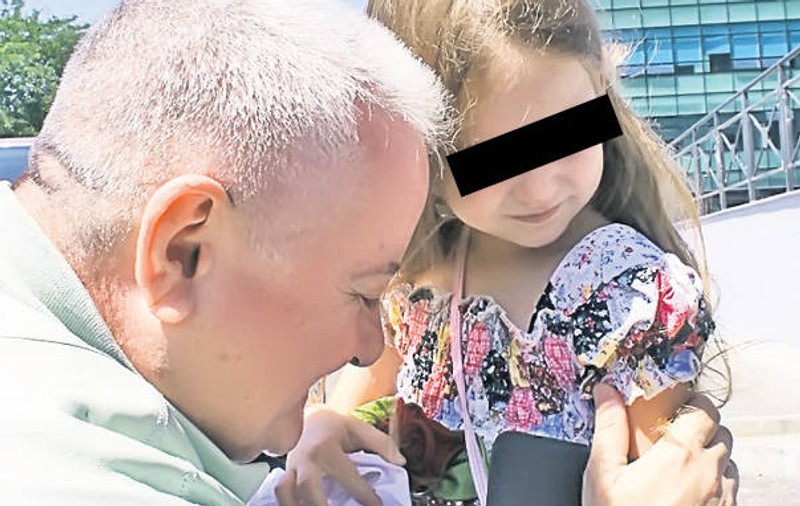 Irinel o roagă pe Moni să-şi caute fetiţa