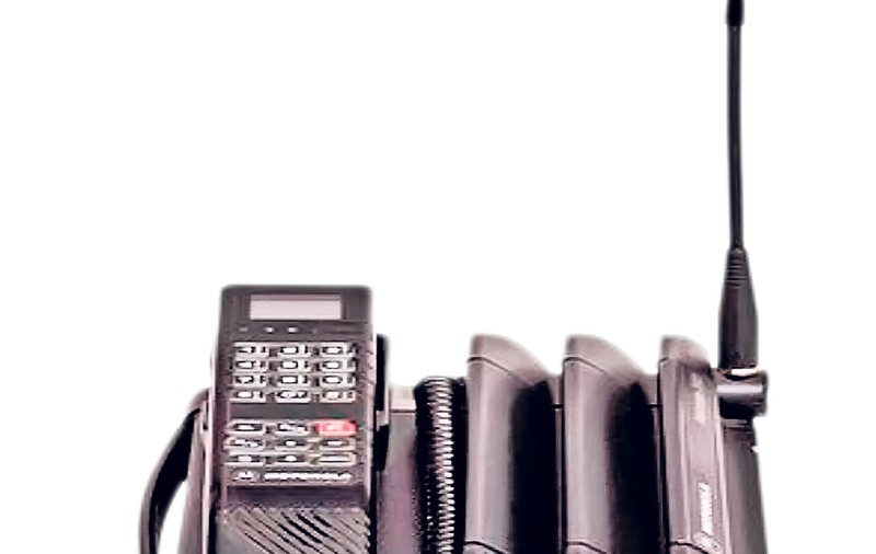 Să ne amintim de primele celulare din România și de strămoșii mobilelor inteligente de azi