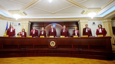 Curtea Constituțională este formată din 9 judecători
