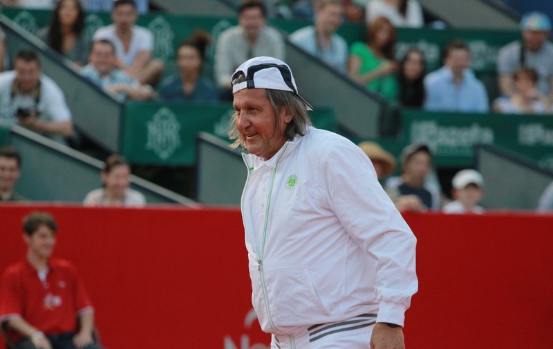 Nebunie marca Ilie Năstase. A urinat pe un spectator, la Arenele BNR