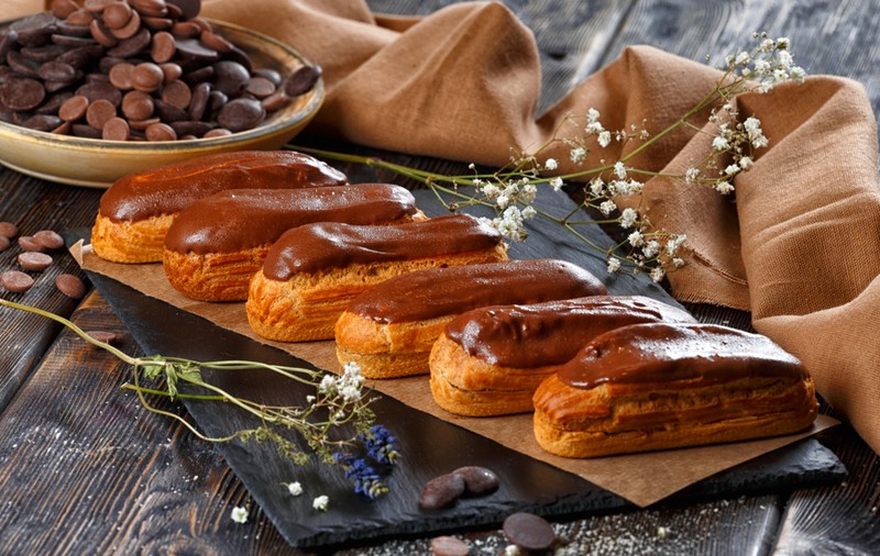 Eclere - rețete pentru cel mai popular desert cu ciocolată, vanilie sau cafea