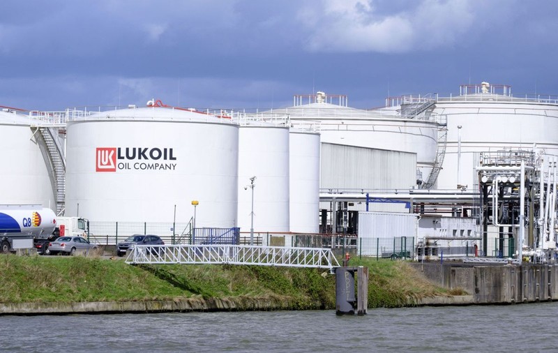 SUA încetinesc vânzarea Lukoil pentru a presa Rusia. Care e următorul termen