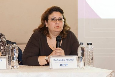 Dr. Sandra Alexiu
