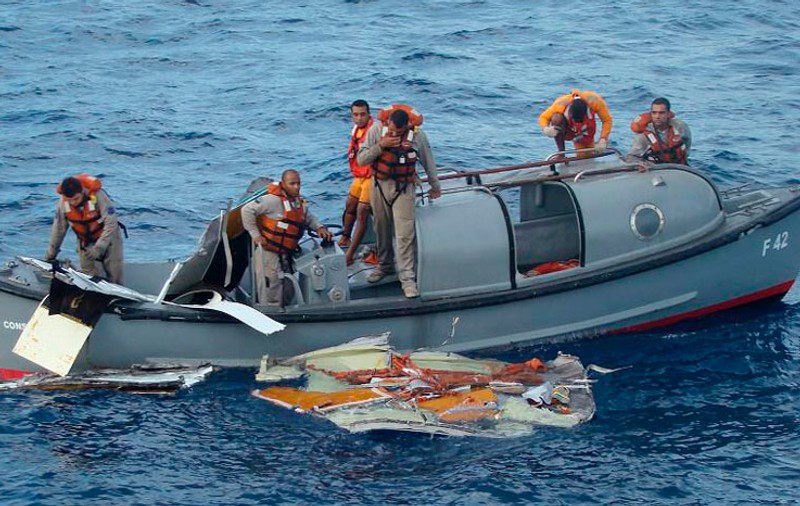 16 trupuri scoase din apele Atlanticului