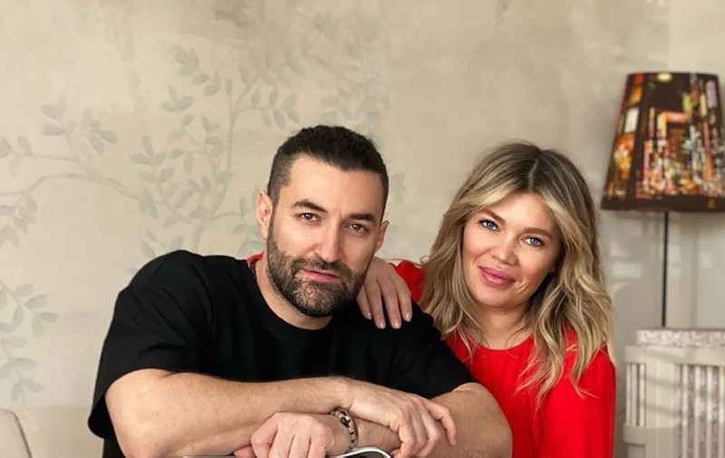 Ipostaza în care Smiley s-a fotografiat cu fetița lui. Josephine are 8 luni