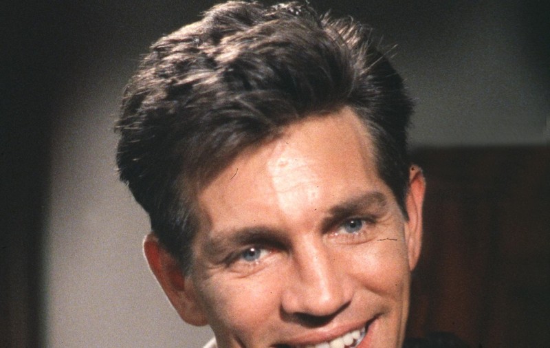 Ce moșuleț este! Cum arată astăzi Eric Roberts, fratele Juliei Roberts!