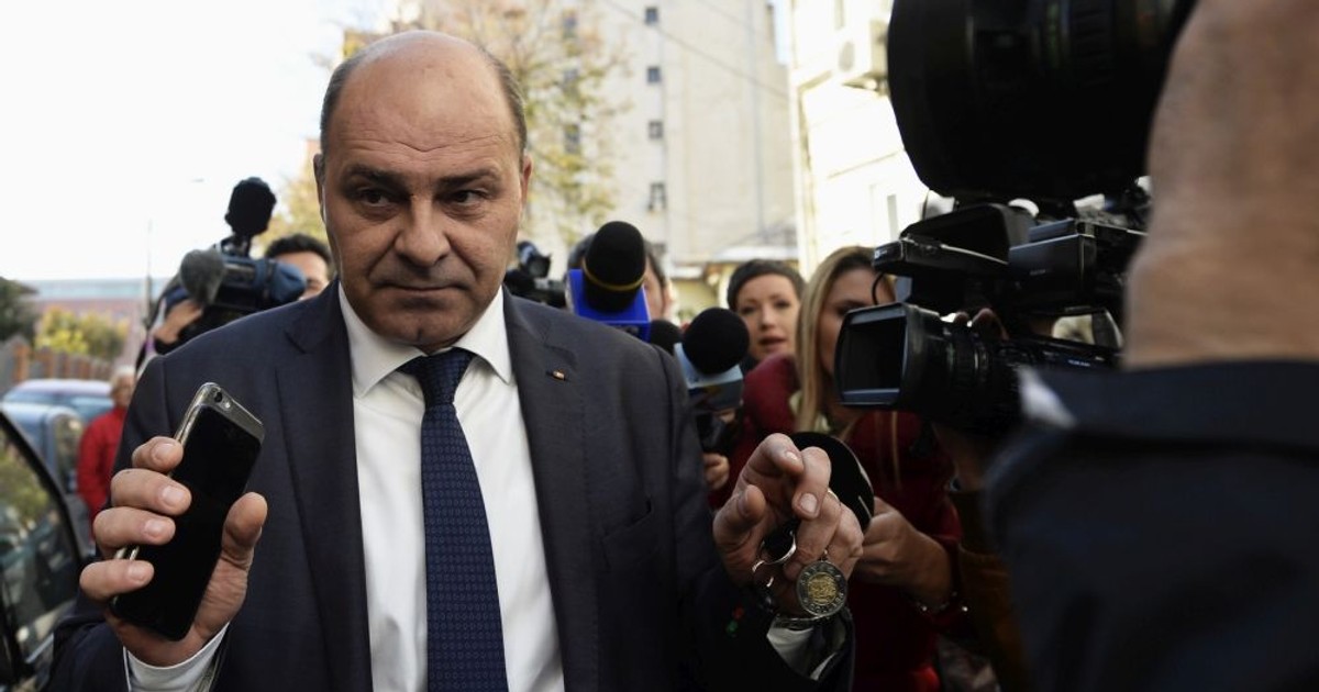 Chestorul Marius Voicu, leful poliţiei Capitalei, a fost schimbat din funcţie. Măsura a fost luată de inspectorul general al Poliţiei Române, chestorul ioan Buda.