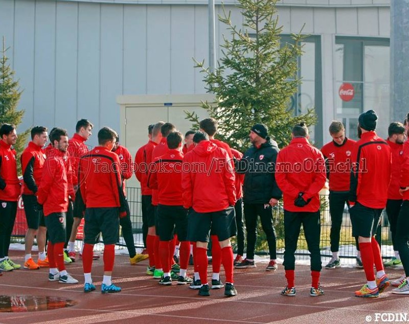 Dinamo s-a reunit la Izvorani! Antrenorul Mircea Rednic are la dispoziție cinci portari! Au absentat Gnohere și Essombe / GALERIE FOTO