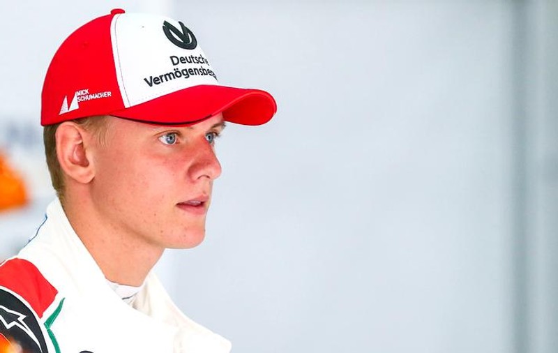 Numele Schumacher revine în Formula 1! Mick Schumacher va testa două monoposturi la Bahrain