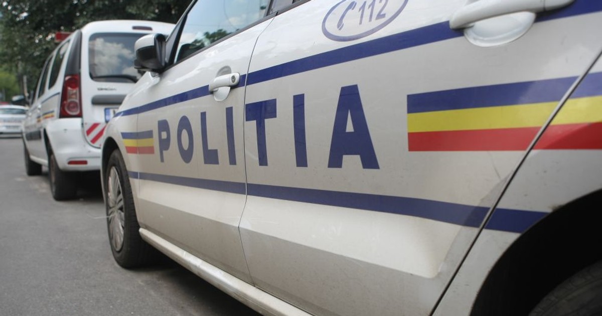 Unei jurnaliste i-au fost sparte anvelopele mașinii, în fața unei secții de votare din Dâmbovița