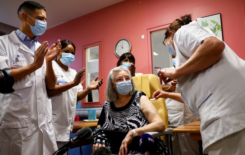 35 de francezi, aleși prin tragere la sorți, vor consilia guvernul de la Paris pe tema campaniei de vaccinare