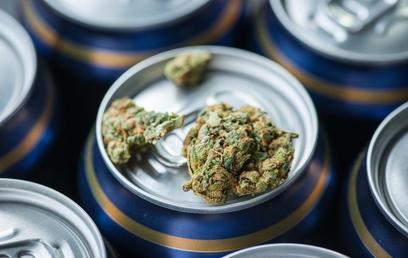 Prima bere cu canabis a fost produsă în Canada. "O băutură ameţitoare, mai puţin periculoasă decât alcoolul"