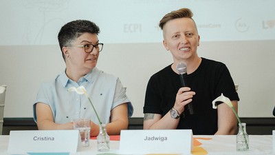 Lupta Cristinei și a Jadwigăi, un cuplu de același sex căsătorit în Spania, care cer României recunoaștere legală 